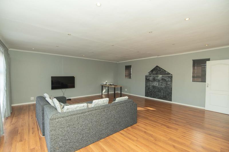 5 Bedroom Property for Sale in Bluewater Bay Eastern Cape